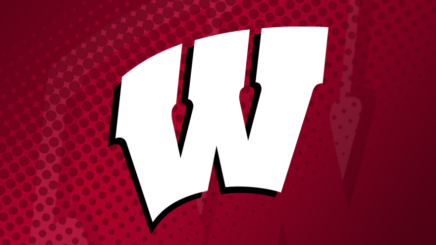 Hank Brown throws for 222 yards and two touchdowns as Iowa shuts out No. 25 Wisconsin 30-0 — CBS 58 Milwaukee